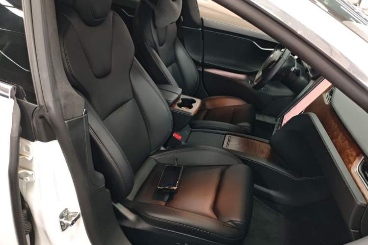 Used Tesla Model S 2019 Long-Range Version
