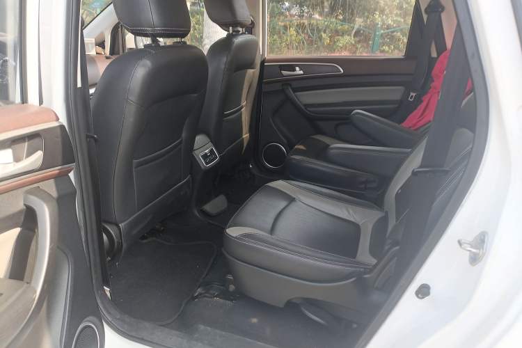 Used HYOSOW H3 2015 1.5L manual Comfort trim level
