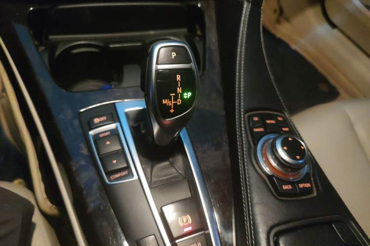 Used BMW 6 Series 2012 640i two-door coupe Gear Lever