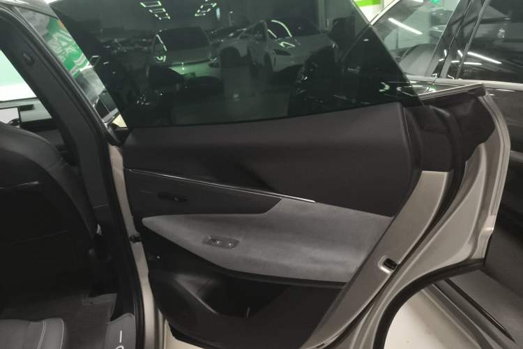 Used Lynk & Co 08 EM-P 2023 120km Long-Range Halo