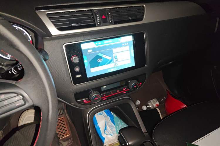 Used Qoros 5 2017 1.6T Automatic Prestige Model Audio And AC Panel