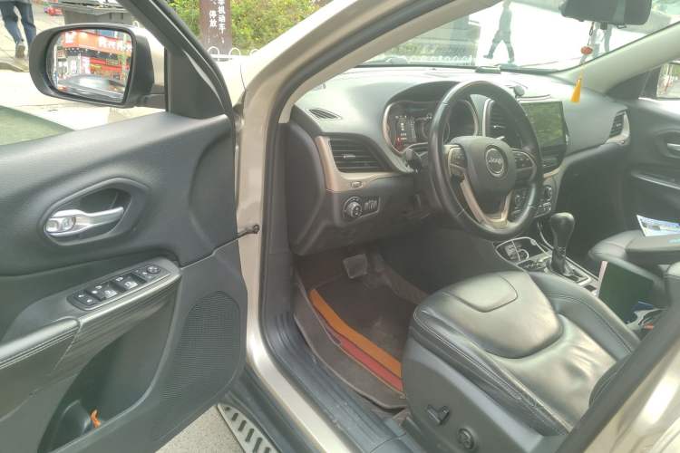 Used Jeep Cherokee 2016 2.4L Leading Edition Driver Seat