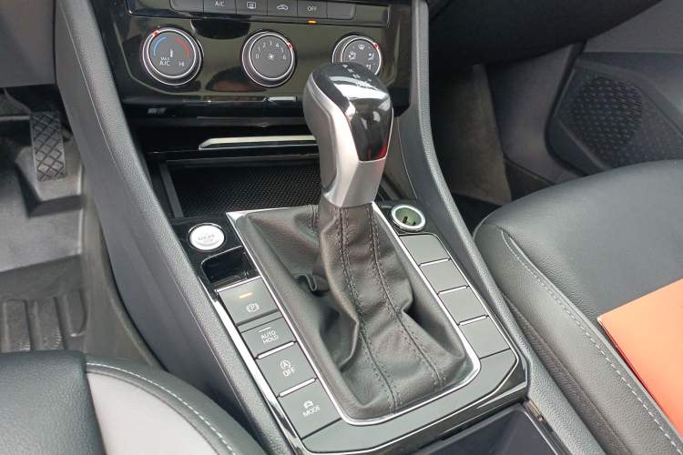 Used Volkswagen Sagitar 2021 280TSI DSG Excellence Edition Gear Lever