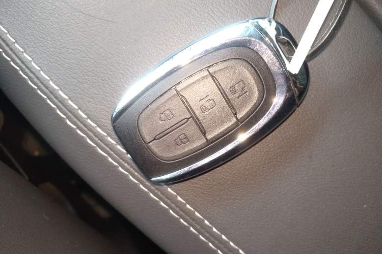 Used SAIC MAXUS G20 2023 Facelifted PLUS 2.0T Gasoline Automatic Luxury Edition