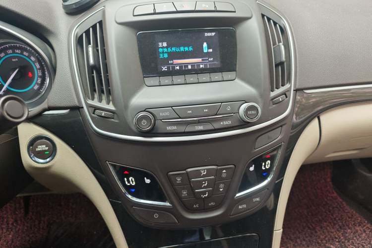 Used Buick Regal 2014 2.0L Elite Fashion Edition Audio And AC Panel