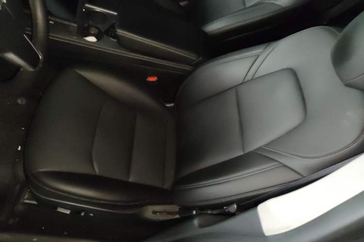 Used Tesla Model Y 2022 Long-Range All-Wheel-Drive Version Left Front Seat