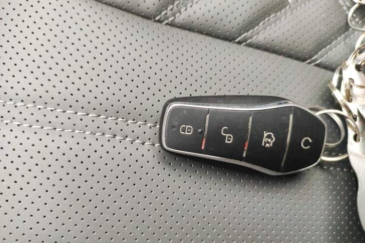 Used BYD Song L DM-i 2025 Intelligent Driving Version 160 km Beyond-Range Type
