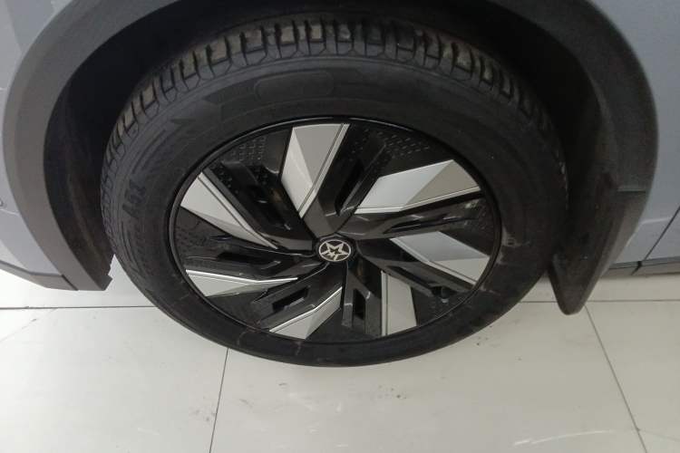 Used Venucia V DD-i 2023 110km iT Version Left Front Wheel Hub