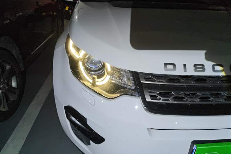 Used Land Rover Discovery Sport 2018 240 PS SE Version Right Front Headlight