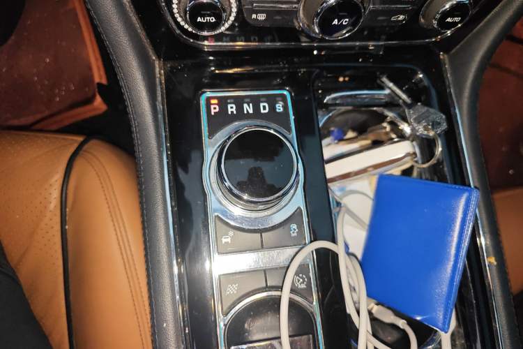 Used Jaguar XJ 2014 XJL 3.0 SC Two-Wheel-Drive Panoramic Business Edition Gear Lever