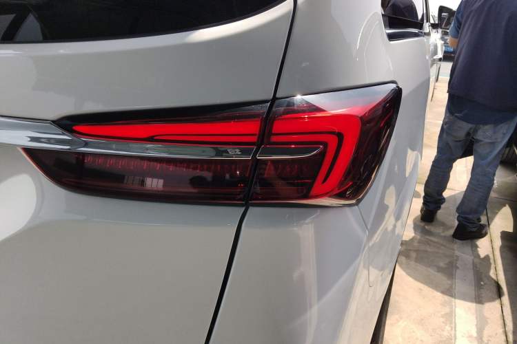 Used Buick GL8 2021 Land Cruiser Executive Class 652T Luxury Model