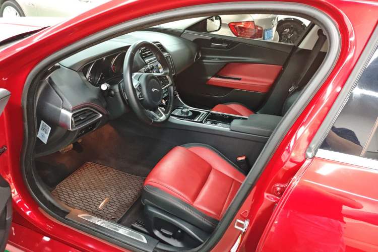 Used Jaguar XE 2017 2.0T 200 PS R-Sport
