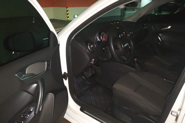 Used Audi A1 2016 30 TFSI Sportback Design Fashion Edition Driver Seat