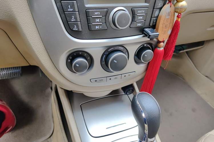 Used Buick Excelle 2013 1.5L Automatic Classic Model Audio And AC Panel