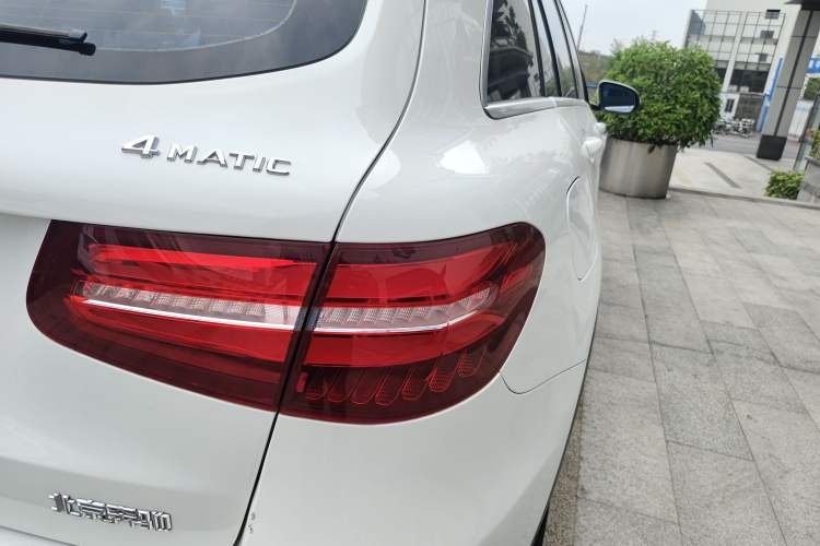 Used Mercedes-Benz GLC 2016 GLC 300 4MATIC Dynamic Model
