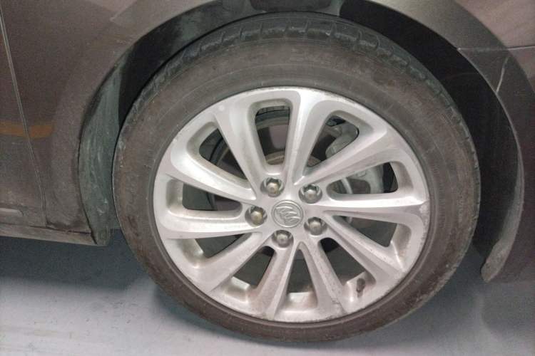 Used Buick LaCrosse 2013 2.0T SIDI Smart Luxury Flagship Edition Right Front Wheel Hub