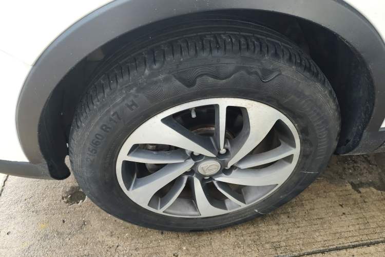 Used Baojun 560 2016 1.8L Manual Luxury Edition Left Front Wheel Hub