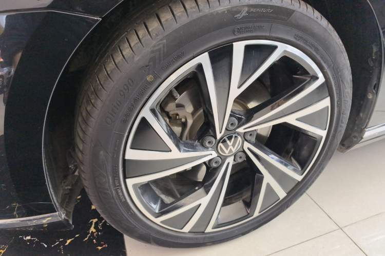 Used Volkswagen Magotan 2020 330TSI DSG Luxury Edition Left Front Wheel Hub