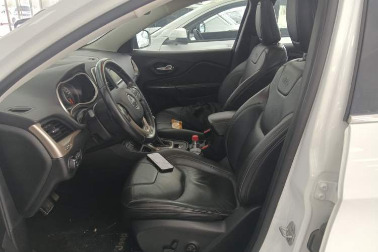 Used Jeep Cherokee 2016 2.4L Leading Edition