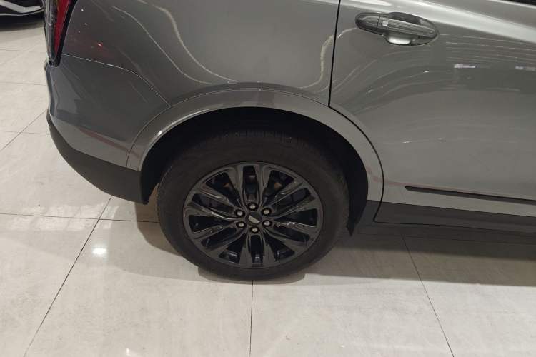 Used Cadillac XT5 2022 2.0T Four-Wheel Drive Luxury Version (Hummingbird Edition) Right Rear Wheel Hub