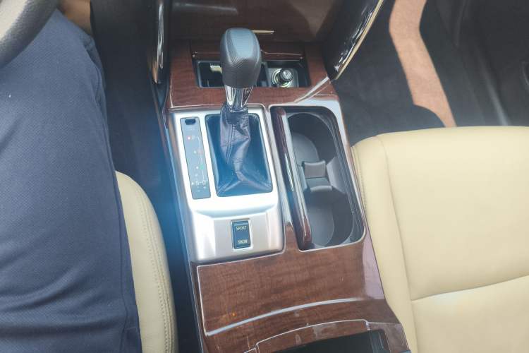 Used Toyota Reiz 2013 2.5S Elite Edition Gear Lever