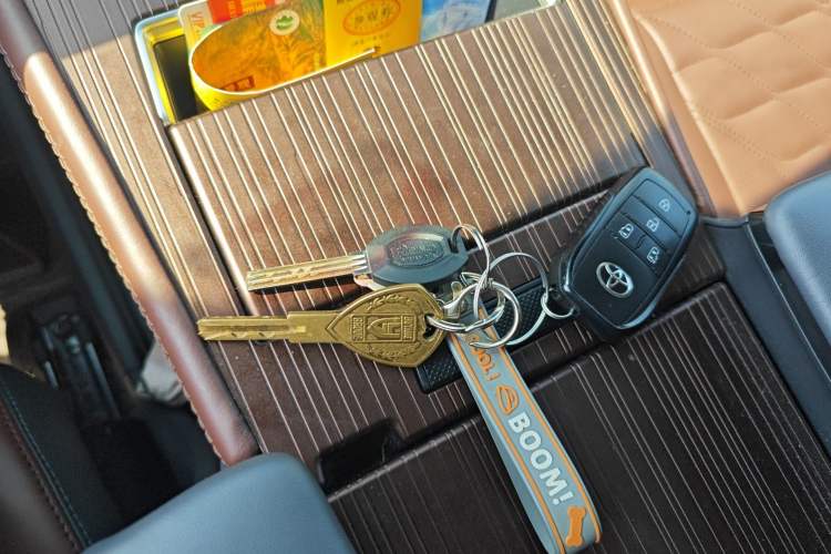 Used Toyota Granvia 2024 2.5L Hybrid Comfort Edition Vehicle Key