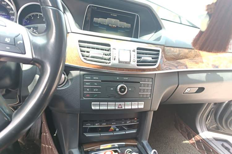 Used Mercedes-Benz E-Class 2015 Facelift E 260 L Luxury Edition
