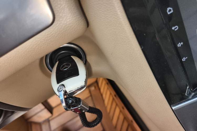 Used Mercedes-Benz R-Class 2011 R 300 L Business Model Vehicle Key