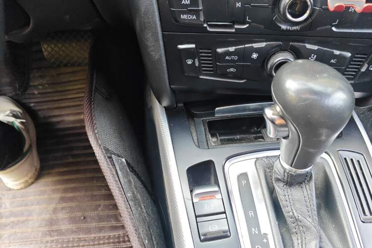 Used Audi A4L 2012 2.0 TFSI automatic standard version