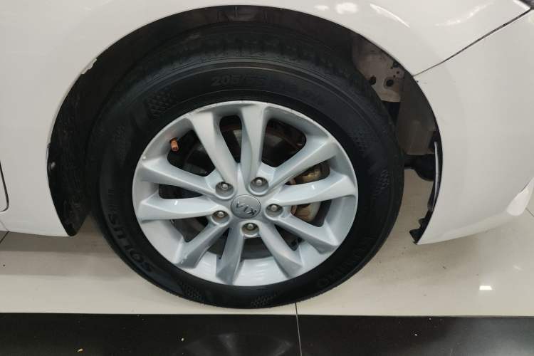 Used Kia K3 2016 1.6L Automatic GL Right Front Wheel Hub