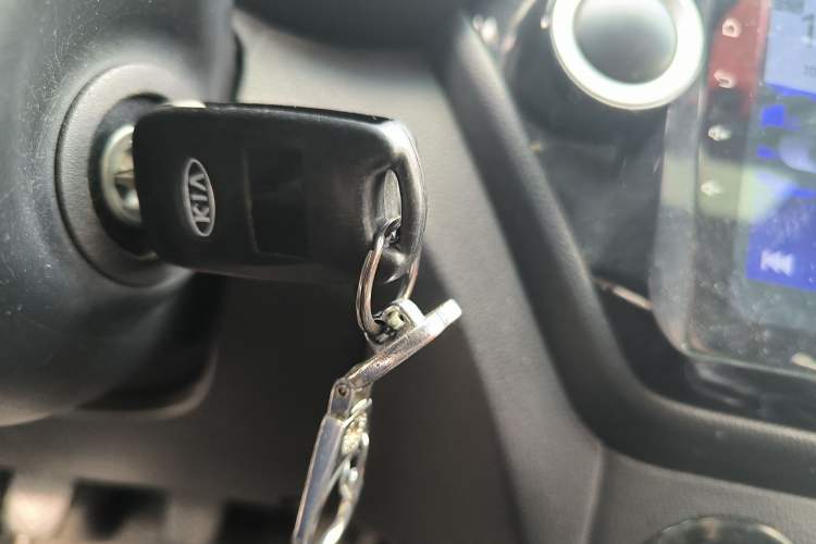 Used Kia K2 2015 Sedan 1.4L MT TOP
