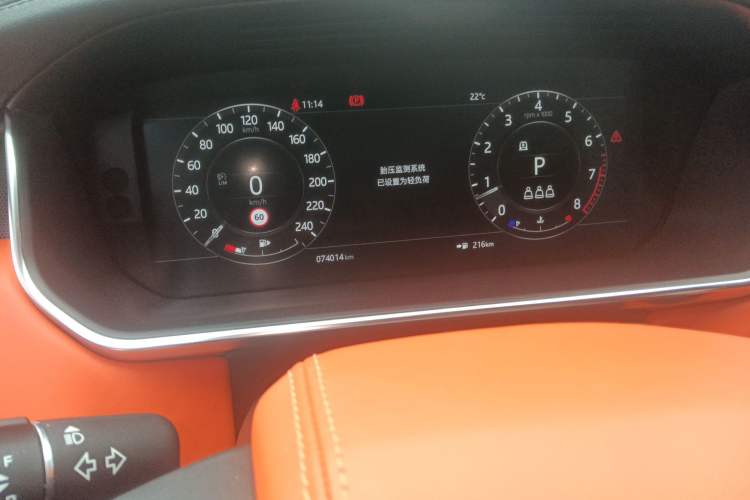 Used Land Rover Range 2022 3.0 L6 400 PS Classic Extended Version Instrument Cluster