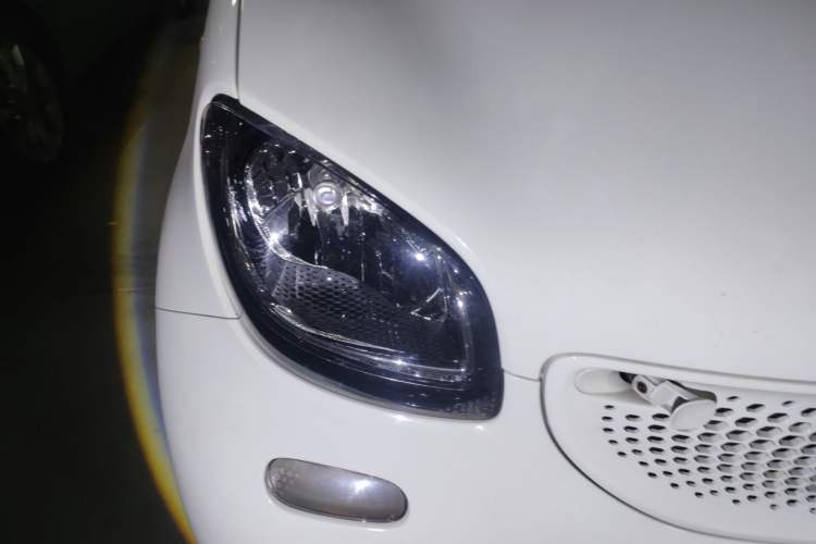 Used smart forfour 2018 0.9T 66 kW Pioneer Edition Right Front Headlight