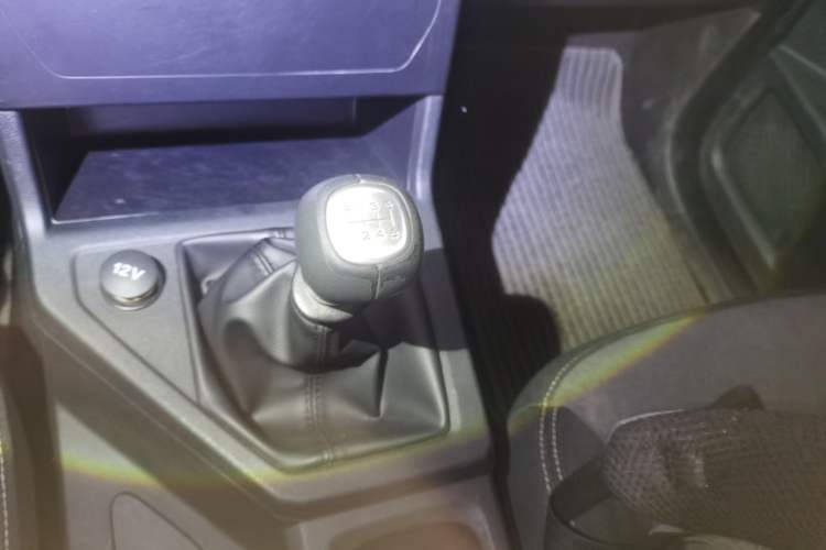 Used Wuling Hongguang PLUS 2019 1.5T Manual Comfort Version 7 Seats Gear Lever