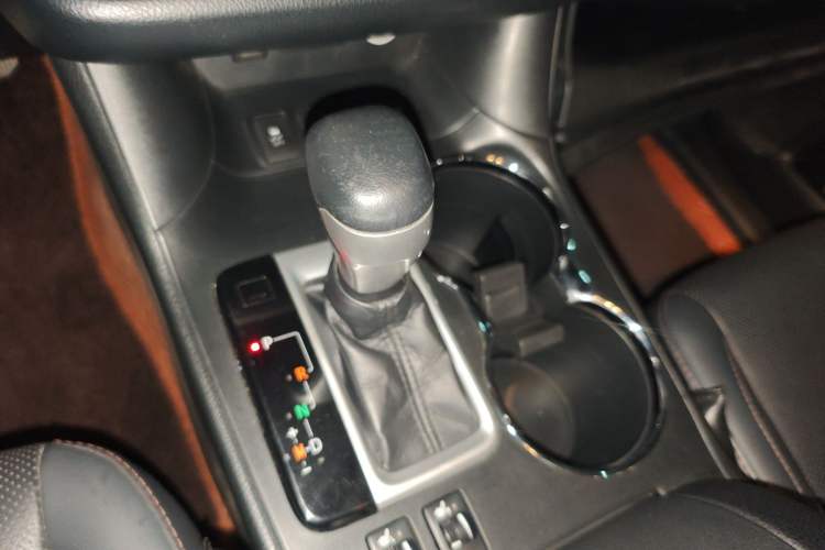 Used Toyota Highlander 2018 2.0T Four-Wheel Drive Prestige Version 7 Seats China VI Standard