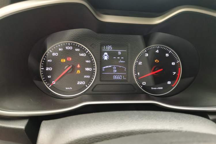 Used MG ZS 2017 1.5L Manual Deluxe Internet Edition Instrument Cluster