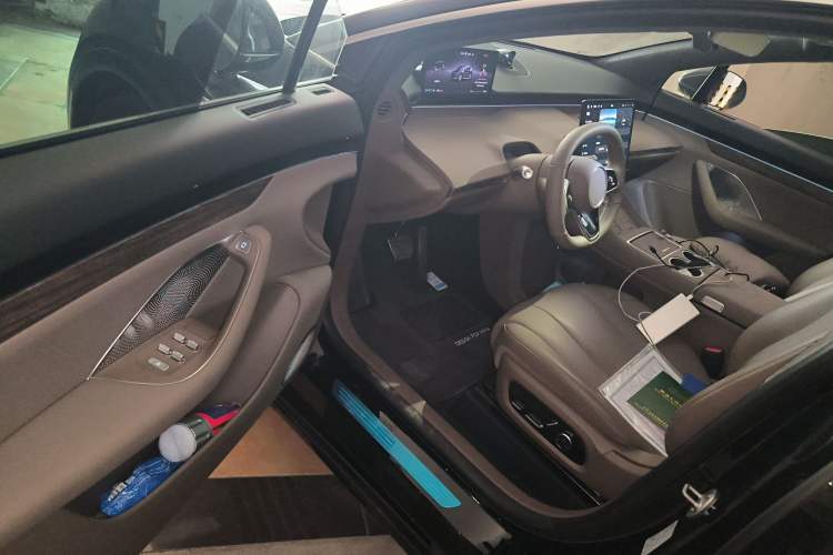 Used Hima Luxeed R7 2024 All-Electric 802 km Max Driver Seat