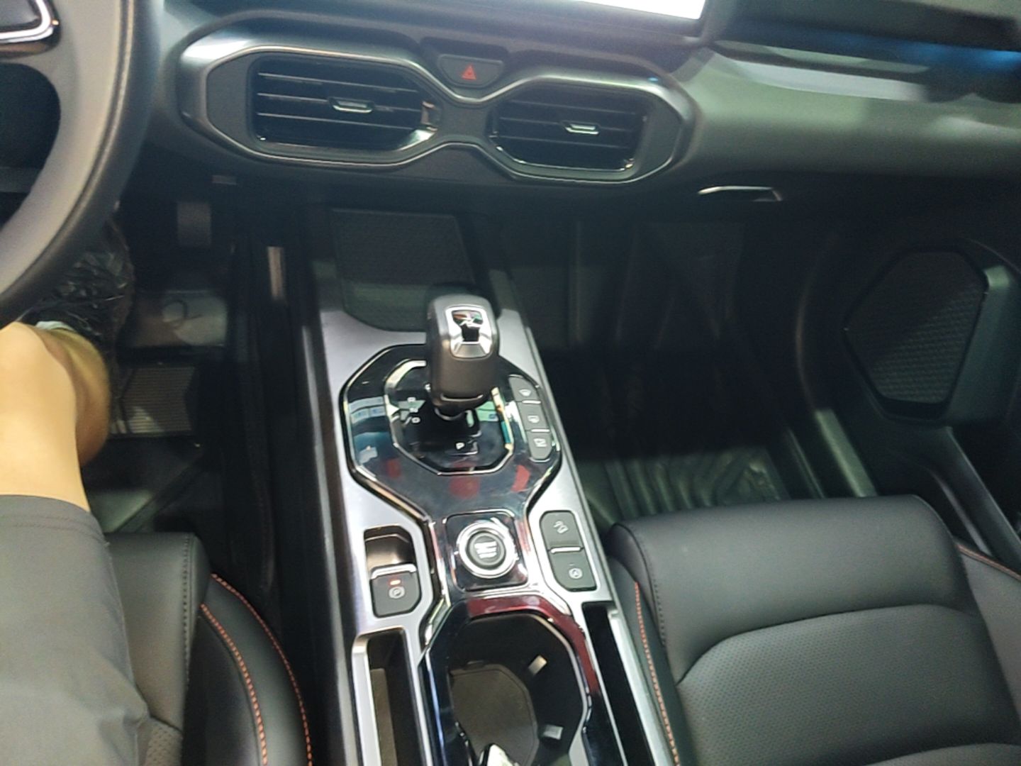 Geely Auto Cowboy 2025 1.5TD Fun-Offroad Version — снимка 16