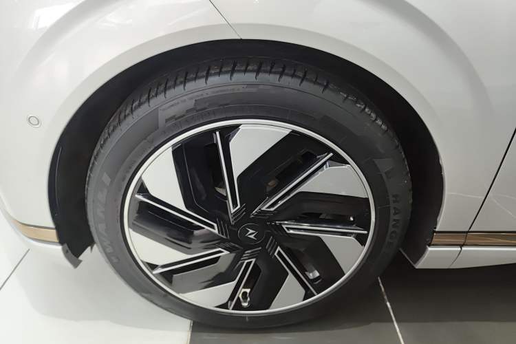 Used Dongfeng eπ eπ008 2024 210Max Range-Extended Version 6 Seats