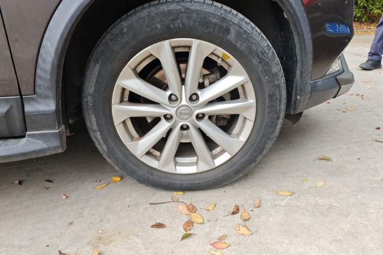 Used Nissan Qashqai 2016 2.0L CVT Elite Edition Right Front Wheel Hub