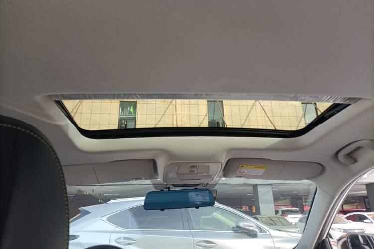 Used Roewe i5 2021 1.5L CVT Diamond Edition
