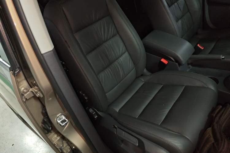 Used Volkswagen Touran 2015 1.4T DSG Comfort Edition 5 Seats Right Front Seat