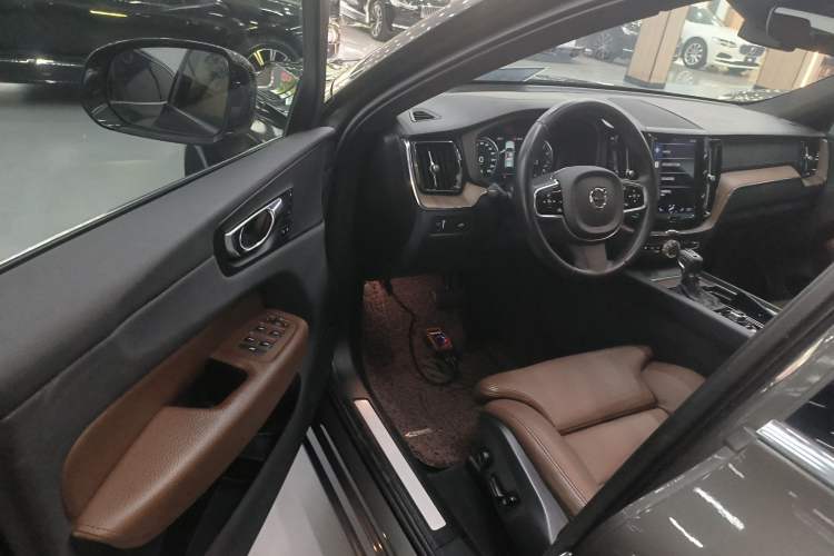 Used Volvo XC60 2021 T5 4x4 Smart Luxury Edition