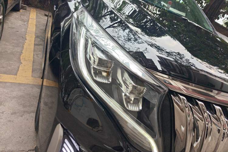 Used GAC Trumpchi M8 2021 Master Series 390T Ultimate Edition Right Front Headlight