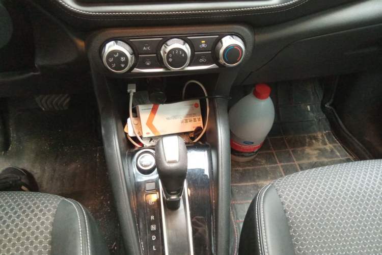 Used Nissan Kicks 2018 1.5L CVT Smart Connect Luxury Edition
