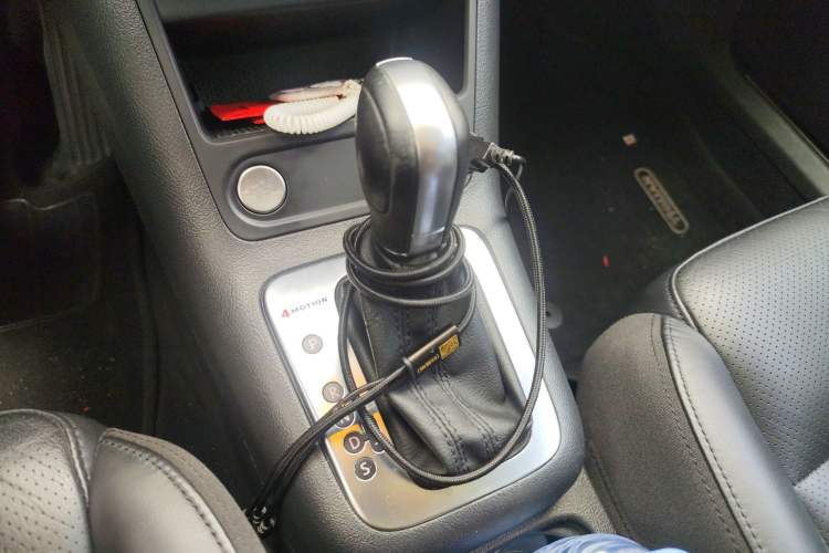 Used Volkswagen Tiguan 2015 1.8TSI Automatic All-Wheel-Drive Luxury Model Gear Lever