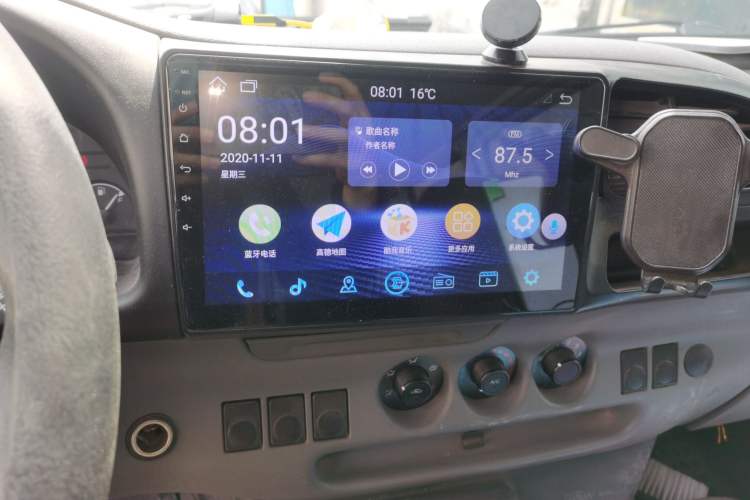 Used JMC Transit 2019 2.8T Commercial Version Long Wheelbase Mid-Roof 6-Seater Rear Single Tire China VI Emission Standard – JX493 Audio And AC Panel