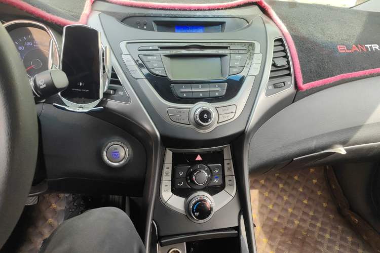 Used Hyundai Elantra (5th Generation / Langdong) 2012 1.6L Manual Leading Model Audio And AC Panel