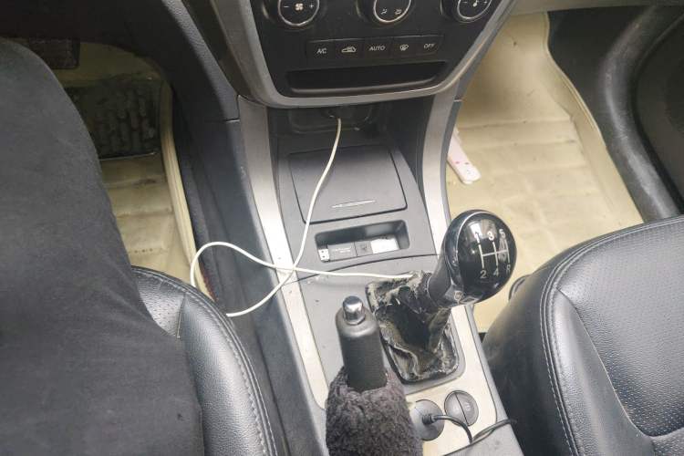 Used Geely Auto GX7 2014 2.0L Manual Luxury Version
