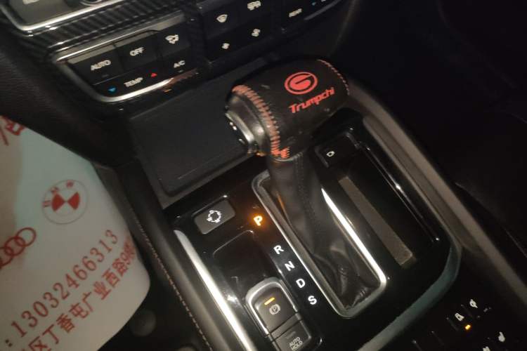 Used GAC Trumpchi GS8 2017 320T Two-Wheel Drive Luxury Smart Connectivity Version (7 Seats) Gear Lever